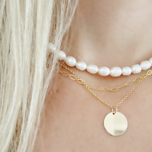 Minimalist pearl choker